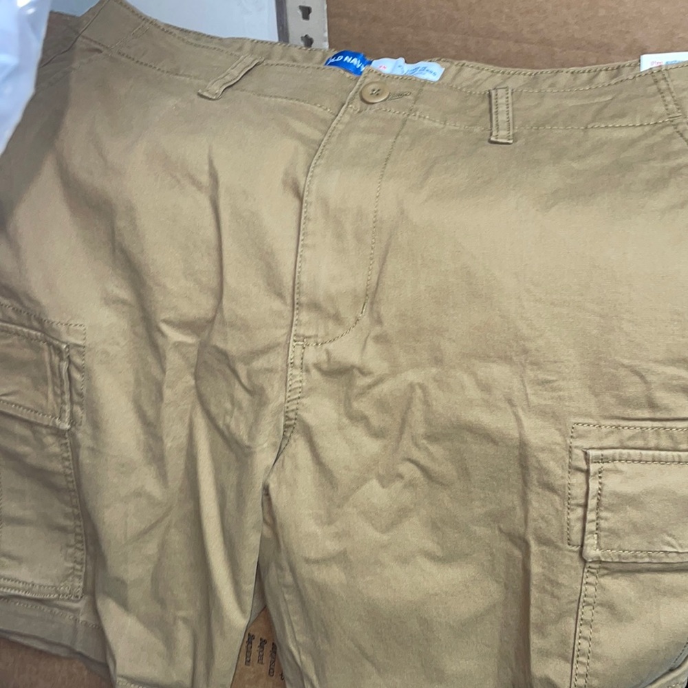 Mens lived in straight cargo Size 38 shorts